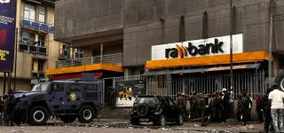 braquage-spectaculaire-a-lagence-rawbank-de-kinshasa-les-forces-speciales-congolaises-neutralisent-les-assaillants-et-liberent-les-otages