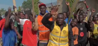 cameroun-des-populations-devant-le-domicile-dissa-tchiroma-pour-le-proteger-dune-eventuelle-arrestation