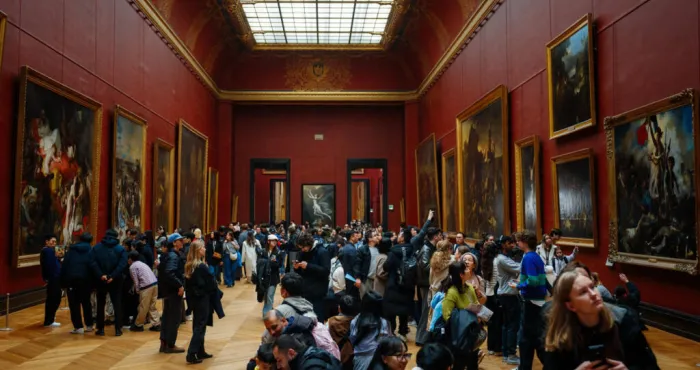 fermeture-ce-dimanche-du-musee-du-louvre-suite-a-un-cambriolage