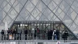le-prejudice-du-cambriolage-du-louvre-evalue-par-le-musee-a-88-millions-deuros-soit-a-plus-de-57-milliards-f-cfa