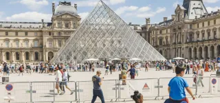 france-reouverture-du-musee-du-louvre