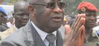 retrait-de-gbagbo-de-la-vie-politique-active-debordo-leekunfa-et-plusieurs-ivoiriens-rendent-hommage-a-opah-la-nation