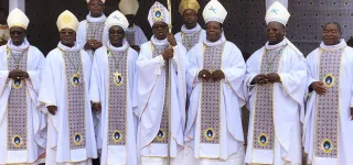 a-la-veille-du-vote-les-archeveques-et-eveques-appellent-a-lapaisement-des-tensions