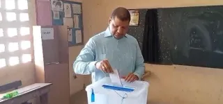 presidentielle-2025-depuis-dabakala-jean-louis-billon-accomplit-son-devoir-civique-et-appelle-la-mobilisation-des-electeurs