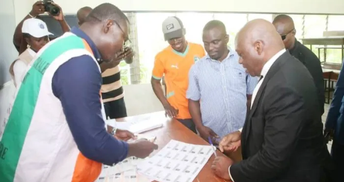 presidentielle-don-mello-a-vote-au-lycee-sainte-marie-a-sa-sortie-du-vote-la-colere-peut-sexprimer-a-travers-les-urnes