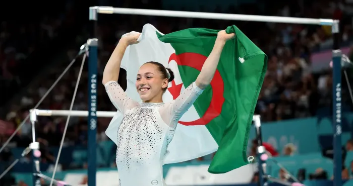 mondiaux-de-gymnastique-apres-lor-lalgerienne-kaylia-nemour-decroche-une-medaille-dargent-a-la-poutre