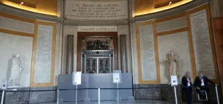 cambriolage-au-musee-du-louvre-deux-personnes-interpellees-et-placees-en-garde-a-vue