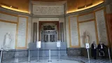 cambriolage au musee du louvre deux personnes interpellees et placees en garde a vue