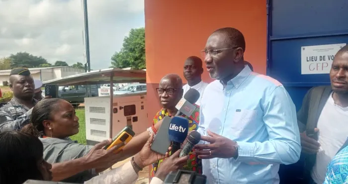 yamoussoukro-le-ministre-souleymane-diarrassouba-salue-le-calme-et-la-bonne-organisation-du-scrutin-presidentiel-apres-son-vote