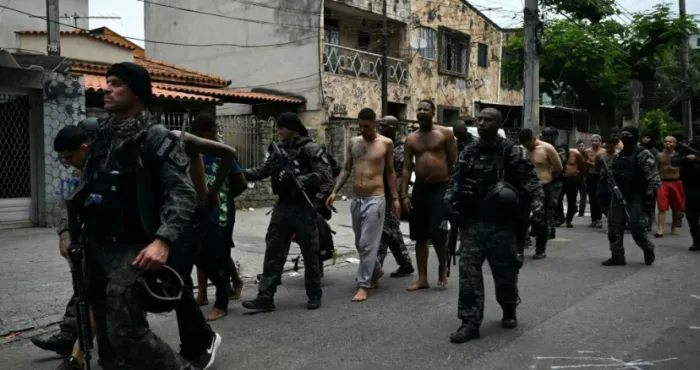 rio-de-janeiro-64-personnes-tuees-dont-4-policiers-dans-une-operation-anti-drogue