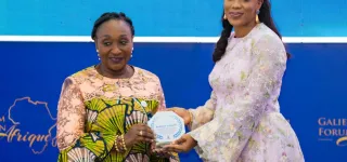 forum-galien-afrique-2025-dr-raymonde-goudou-coffie-recoit-plusieurs-prix-a-dakar