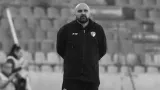 un entraineur meurt dune crise cardiaque en plein match les joueurs seffondrent sur le terrain