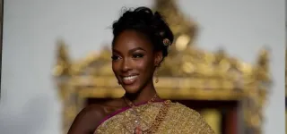 miss-univers-2025-olivia-yace-seduit-les-thailandais-et-se-rapproche-dun-exploit