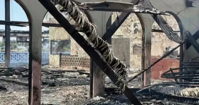 assinie-un-hotel-ravage-par-les-flammes-les-degats-materiels-sont-considerables