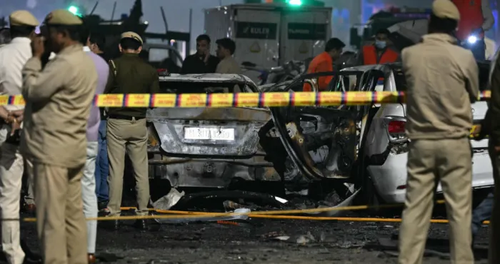 inde-lexplosion-dune-voiture-fait-au-moins-huit-morts-et-19-blesses-a-new-delhi