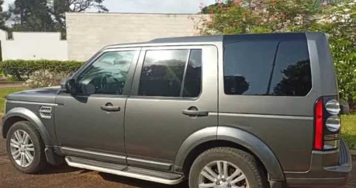 vente-aux-encheres-lambassade-de-grande-bretagne-propose-un-vehicule-diplomatique-comment-et-ou-participer-a-la-vente