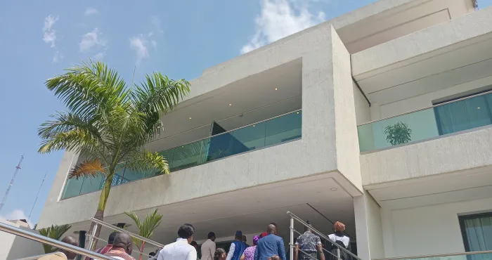 hotellerie-un-complexe-3-etoiles-ouvre-ses-portes-aux-2-plateaux