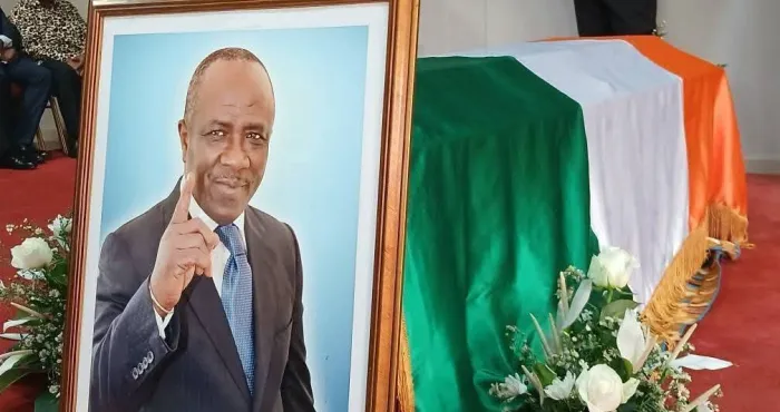 le-ppa-ci-en-larmes-larrivee-de-la-depouille-de-sam-etiassse-a-abidjan