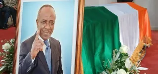 le-ppa-ci-en-larmes-larrivee-de-la-depouille-de-sam-etiassse-a-abidjan