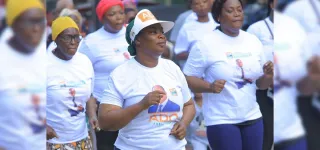 fete-de-la-victoire-de-ouattara-les-femmes-de-koumassi-colombe-annoncent-les-couleurs