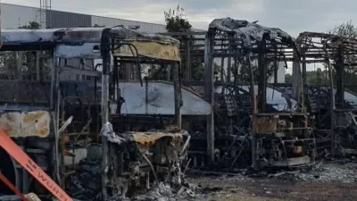 un-incendie-detruit-19-bus-a-abobo