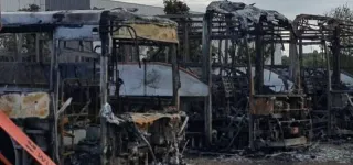 un-incendie-detruit-19-bus-a-abobo