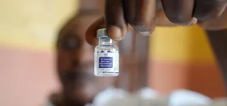 lutte-contre-le-paludisme-desormais-un-vaccin-plus-accessible-pour-proteger-des-millions-denfants