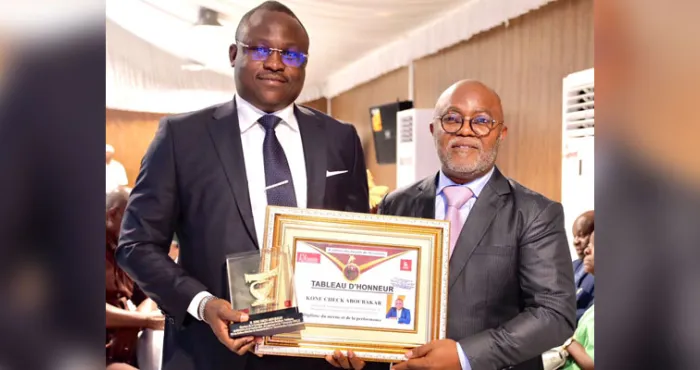 awards-de-leconomie-check-aboubakar-kone-recoit-le-super-prix-or-de-leconomie