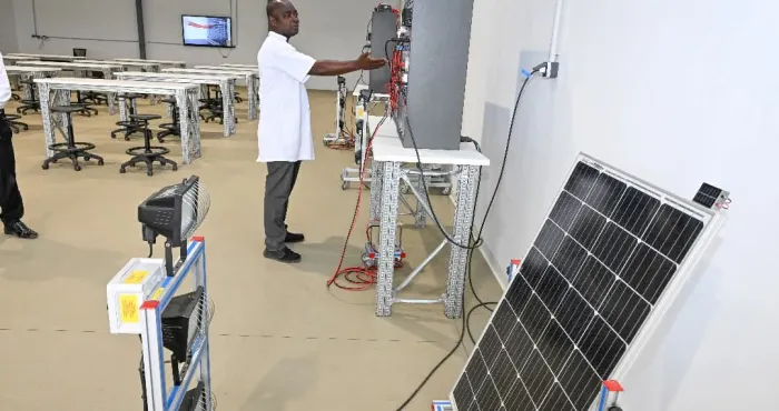 inauguration-du-lycee-professionnel-des-metiers-des-energies-renouvelables