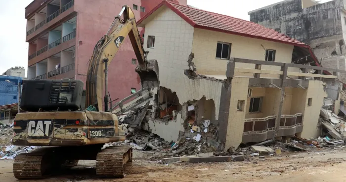 affaissement-dun-batiment-a-faya-limmeuble-a-ete-demoli