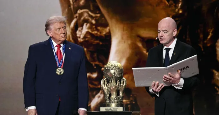 donald-trump-recoit-un-prix-de-la-fifa