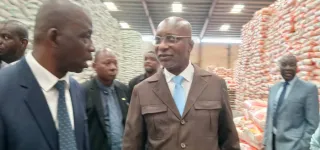 fetes-de-fin-dannee-le-ministere-du-commerce-annonce-plus-de-350-000-tonnes-de-riz-disponible