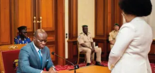 gabon-deux-ministres-contraints-de-quitter-le-gouvernement-apres-leur-election-au-senat