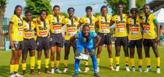 football-feminin-lasec-mimosas-championne-de-la-phase-aller