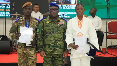 le-general-lassina-doumbia-met-ses-hommes-en-haleine