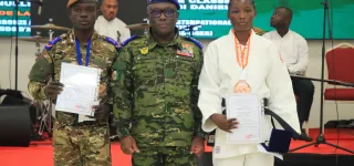 le-general-lassina-doumbia-met-ses-hommes-en-haleine