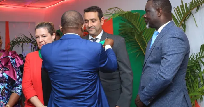 distinction-ali-ismail-fait-commandeur-dans-lordre-du-merite-de-leducation-nationale