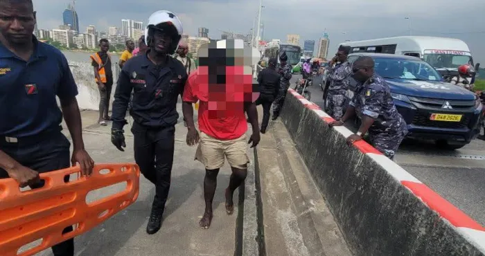 un-homme-tente-de-se-donner-la-mort-sur-le-pont-de-gaule