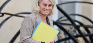 face-a-lepidemie-de-grippe-en-france-la-ministre-de-la-sante-appelle-les-francais-a-remettre-le-masque