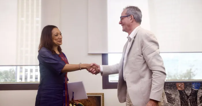 le-celebre-producteur-realisateur-et-acteur-francais-alain-rocca-recu-a-abidjan-par-la-ministre-francoise-remarck