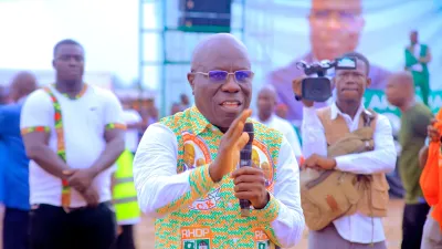 agboville-dr-aka-charles-rhdp-presente-sa-candidature-aux-populations-de-grand-yapo