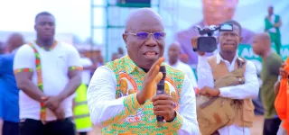 agboville-dr-aka-charles-rhdp-presente-sa-candidature-aux-populations-de-grand-yapo