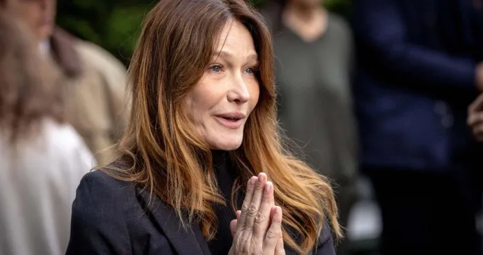 carla-bruni-annonce-avoir-termine-son-traitement-de-cancer-du-sein