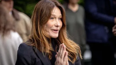 carla-bruni-annonce-avoir-termine-son-traitement-de-cancer-du-sein