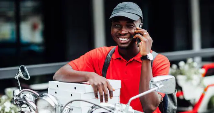 professionnalisation-du-metier-de-livreur-la-poste-va-structurer-former-et-reguler-les-acteurs-independants