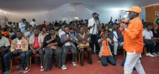 legislatives-2025-a-yopougon-adama-bictogo-reussit-le-corps-a-corps-dans-les-familles-et-les-communautes