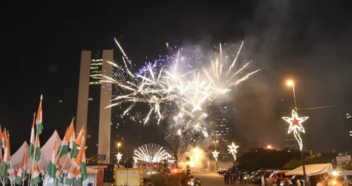 abidjan-ville-lumiere-2025-dominique-ouattara-lance-les-hostilites