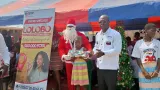 lolobo-sillumine-a-la-magie-de-noel-plus-de-300-enfants-recoivent-des-cadeaux