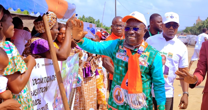 legislatives-a-agboville-dr-aka-charles-mobilise-les-populations-dodoguie-a-tout-abandonner-pour-le-vote