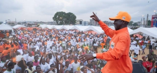 yopougon-bictogo-confiant-boucle-en-fanfare